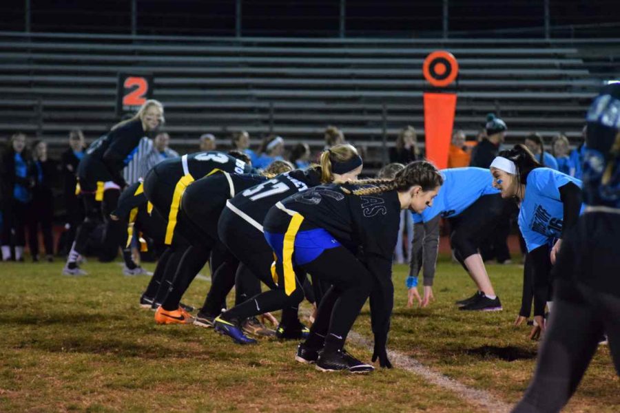 Seniors Beat Juniors in 2016 Powderpuff