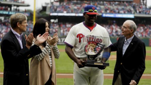 The Phillies presented Ryan Howard with a painted first baseman’s mitt as part of the pregame ceremony on October 2nd.
