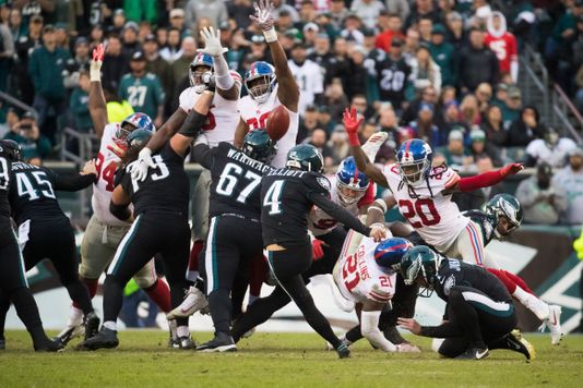 Eagles Kicker Jake Elliot Nails Field Goal To Defeat Giants 25-22.