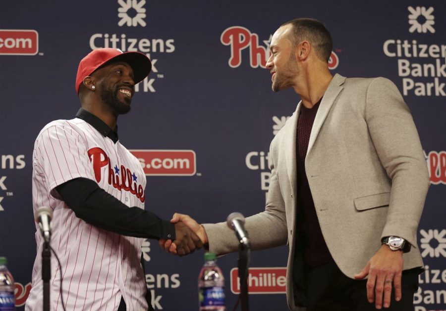 Phillies+manager+Gabe+Kapler+welcomes+OF+Andrew+Mccutchen+during+a+press+conference+on+Tuesday.