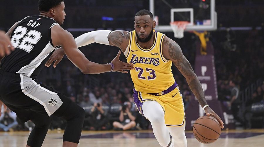 LeBron Steps Up Late, Lifts Lakers Past Spurs