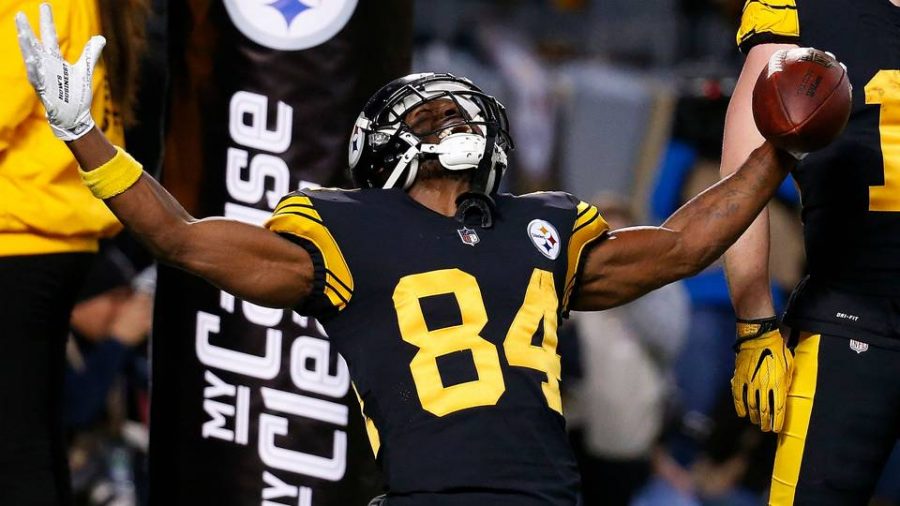 Antonio+Brown+celebrates+following+a+touchdown+reception+as+the+Steelers+went+on+to+beat+the+Patriots+17-10.