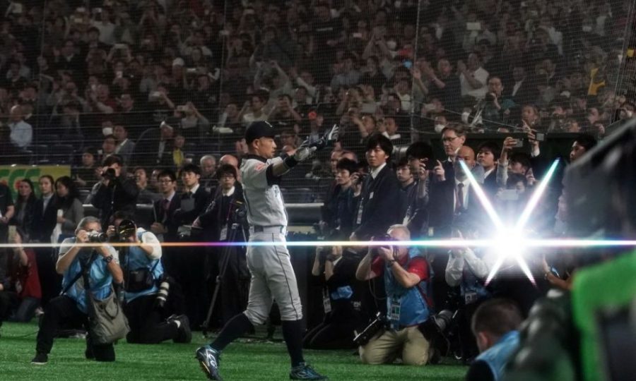 TOKYO%2C+JAPAN+-+MARCH+21%3A+Outfielder+Ichiro+Suzuki+%2351+of+the+Seattle+Mariners+applauds+fans+as+he+is+introduced+prior+to+the+game+between+Seattle+Mariners+and+Oakland+Athletics+at+Tokyo+Dome+on+March+21%2C+2019+in+Tokyo%2C+Japan.+%28Photo+by+Masterpress%2FGetty+Images%29