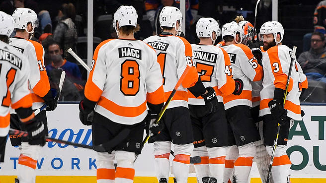 The+Flyers+celebrate+their+4-1+win+over+the+New+York+Islanders+on+Sunday+afternoon.