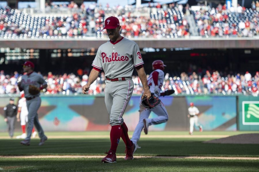 Phillies pitcher David Robertson walks back to the dugout after surrendering the game-winning walk in the Phillies 9-8 loss to the Nationals on Wednesday.