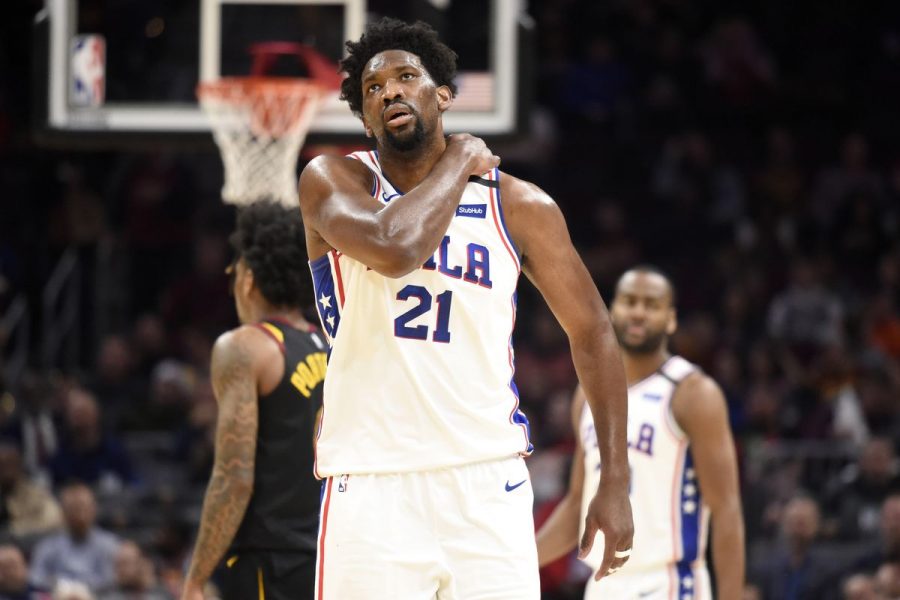 Sixers+Joel+Embiid+will+undergo+an+MRI+after+suffering+a+sprained+shoulder+in+the+1st+quarter+of+the+Sixers+game+vs+Cleveland+on+Wednesday+night+%28via+Liberty+Ballers%29.