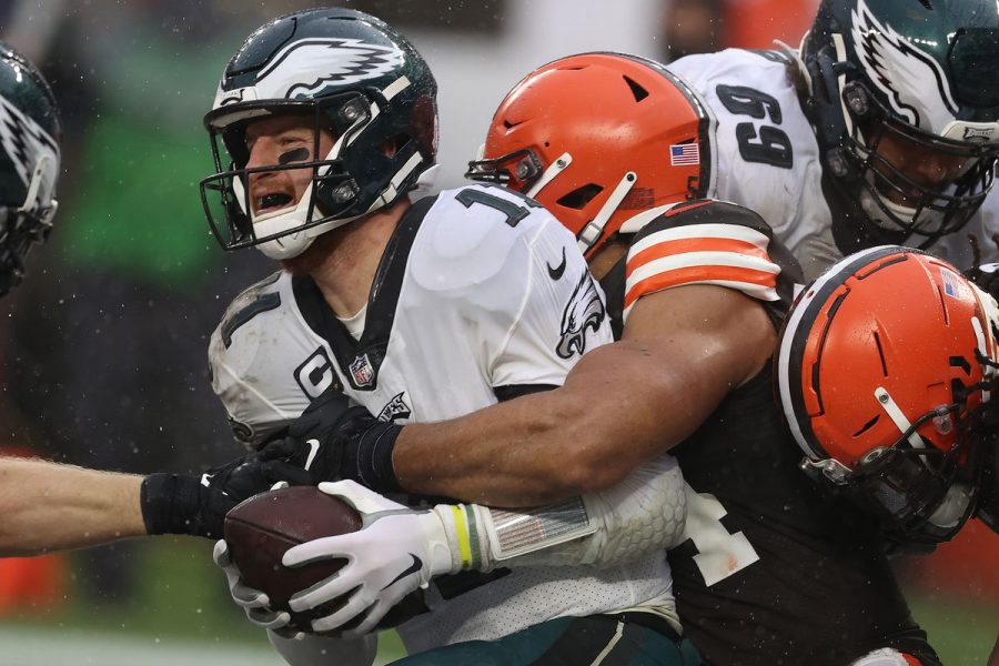 Cleveland Browns defeat the Eagles whos division lead continues to decrease