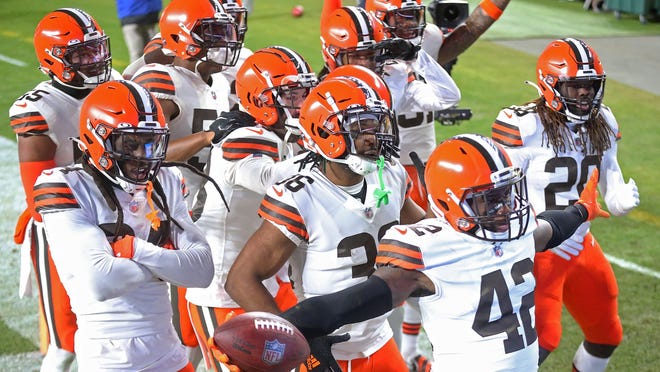 Baker+Mayfield+and+the+Cleveland+Browns+defeat+the+Pittsburgh+Steelers+48-37+on+Wild+Card+Weekend+to+advance+to+the+Divisional+Round