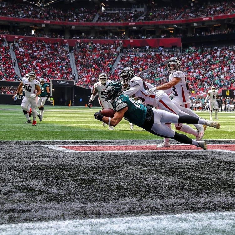 Eagles number one tight end Dallas Goedert makes great diving catch for the touchdown in road win. 