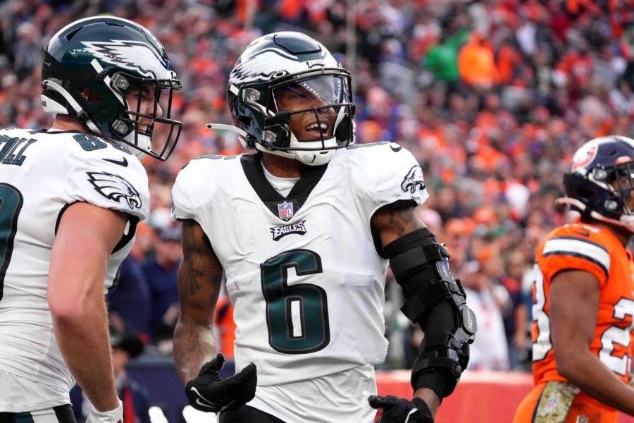 Eagles rookie wide receiver Devonta Smith wearing a large looking arm brace in Phillys big win over the Denver Broncos.