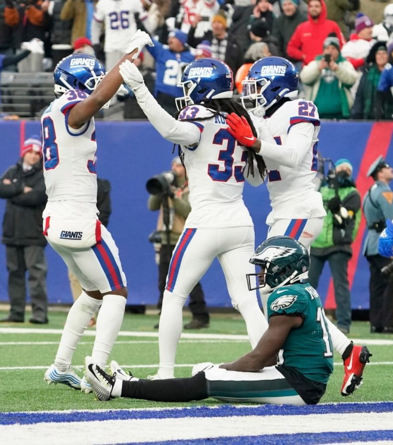 New York Giants defenders celebrate after Philadelphia Eagles wide receiver Jalen Reagor drops game-winning TD.
According to Eagles HC, Nick Sirianni, the play was made to go rookie wide receiver Devonta Smith, who was reportedly open on the play as well.