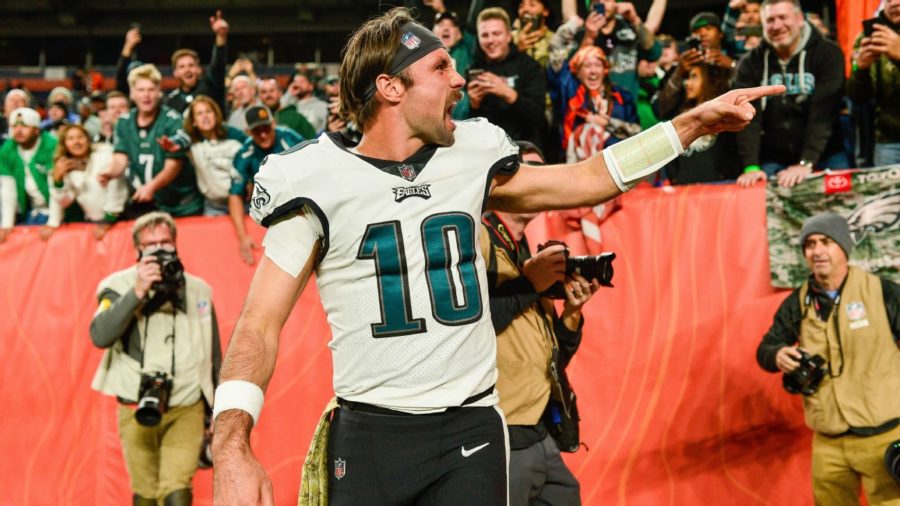 Eagles+backup+QB%2C+Gardner+Minshew%2C+started+against+the+New+York+Jets+on+Sunday+in+place+of+an+injured+Jalen+Hurts%2C+and+came+out+victorious+winning+33-18.+He+celebrated+the+win+with+his+dad%2C+Flint+Minshew%2C+after+the+game+as+well.